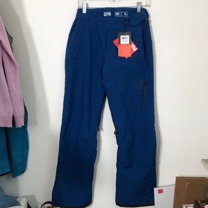 Mountain Hardware women’s ski and snowboarding pants.